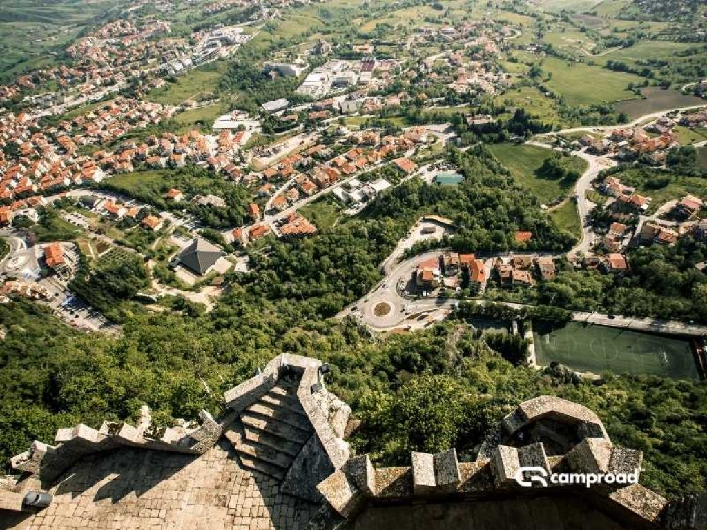 Do San Marino Kamperem